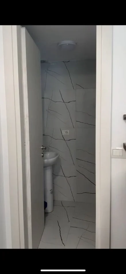 Tirane, jepet me qera zyre Kati 2, 30 m² 450 € (IRFAN TOMINI)