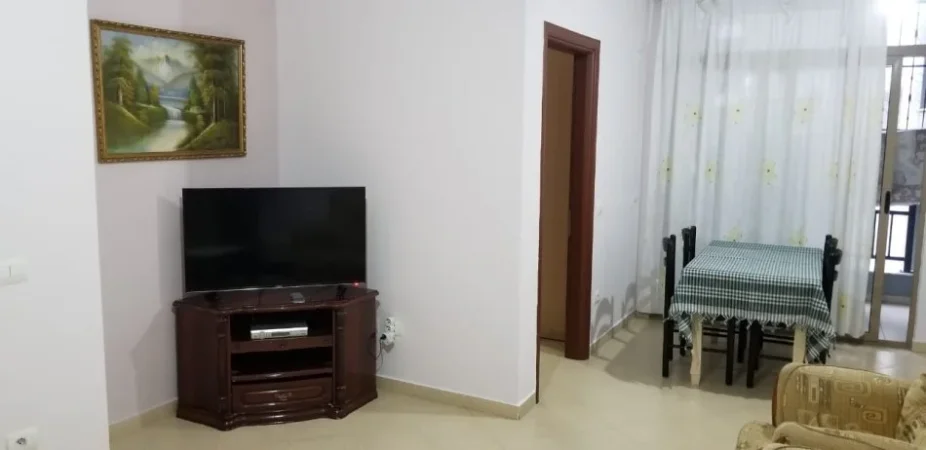 Tirane, jepet me qera apartament 1+1+Ballkon Kati 3, 68 m² 360 € (Astir , rruga loni ligori , Vila 1)