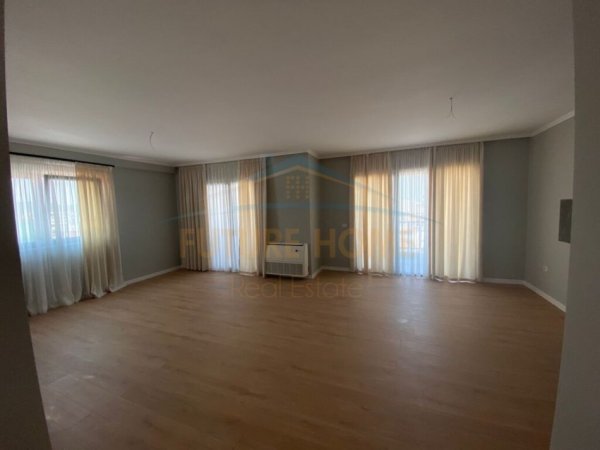 Tirane, jepet me qera apartament 2+1+2 Kati 8, 155 m² 1.200 € (Rruga e Durrësit)