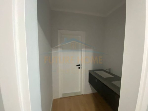 Tirane, jepet me qera apartament 2+1+2 Kati 8, 155 m² 1.200 € (Rruga e Durrësit)