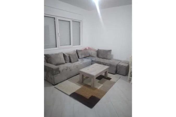 Tirane, jepet me qera apartament 2+1 , 74 m² 500 € (Liqeni i Thate)