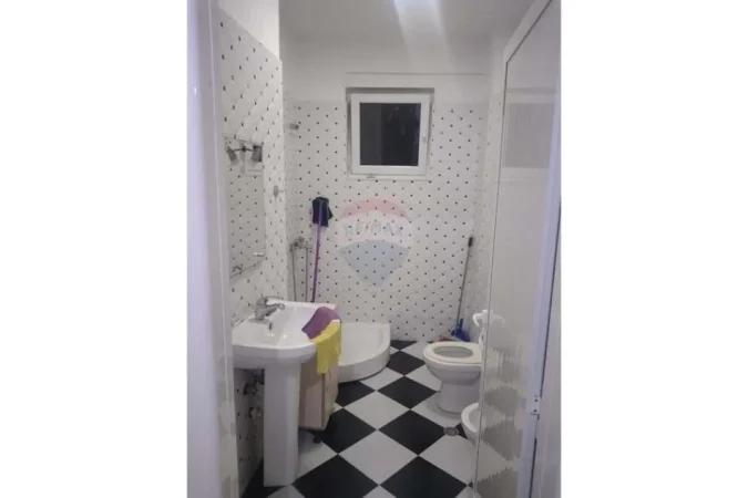 Tirane, jepet me qera apartament 2+1 , 74 m² 500 € (Liqeni i Thate)