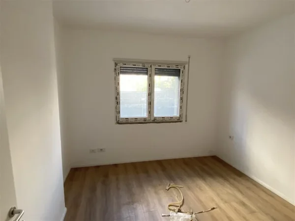 Tirane, jepet me qera apartament 1+1+Ballkon Kati 2, 60 m² 350 € (KODRA E DIELLIT 1)