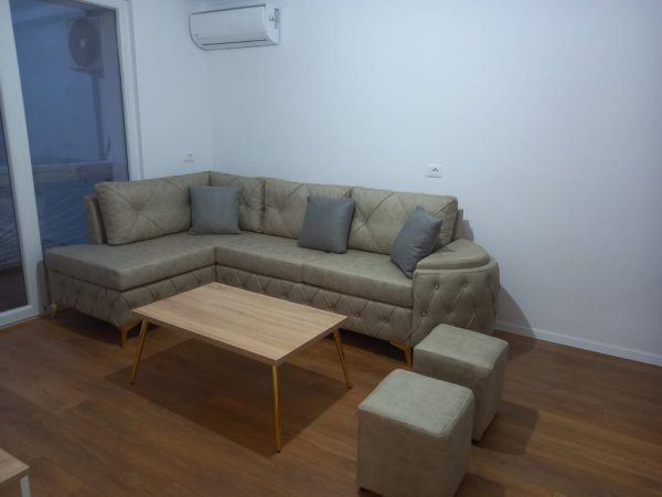 Tirane, jepet me qera apartament 2+1+Ballkon Kati 3, 80 m² 600 € (Rruga Asim Vokshi , perballe harry fultz)