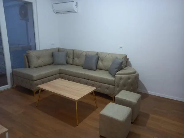 Tirane, jepet me qera apartament 2+1+Ballkon Kati 3, 80 m² 600 € (Rruga Asim Vokshi , perballe harry fultz)