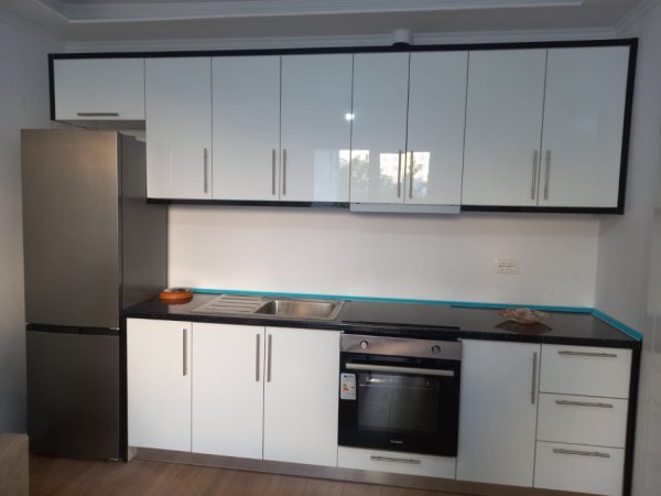 Tirane, jepet me qera apartament 2+1+Ballkon Kati 3, 80 m² 600 € (Rruga Asim Vokshi , perballe harry fultz)
