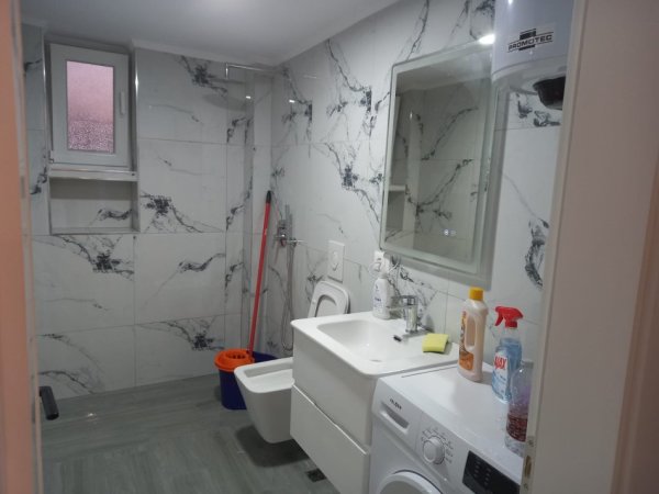 Tirane, jepet me qera apartament 2+1+Ballkon Kati 3, 80 m² 600 € (Rruga Asim Vokshi , perballe harry fultz)