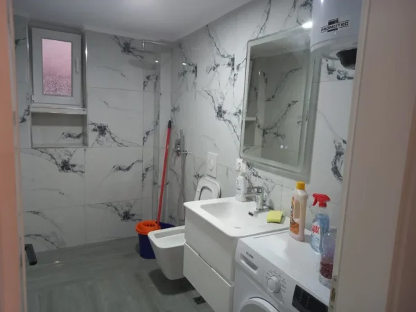 Tirane, jepet me qera apartament 2+1+Ballkon Kati 3, 80 m² 600 € (Rruga Asim Vokshi , perballe harry fultz)