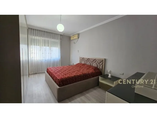 Tirane, jepet me qera apartament 2+1+Aneks+Ballkon Kati 8, 90 m² 750 € (KOMUNA E PARISIT)
