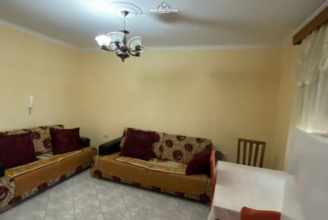 Tirane, jepet me qera apartament 2+1 Kati 5, 90 m² 500 € (medreseja)
