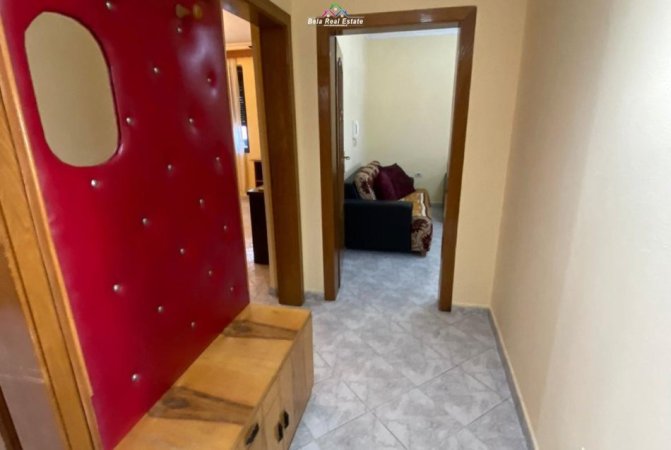 Tirane, jepet me qera apartament 2+1 Kati 5, 90 m² 500 € (medreseja)