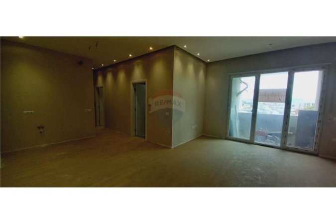 Tirane, jepet me qera ambjent biznesi Kati 3, 110 m² 550 € (Aleksander Moisiu Kinostudio)