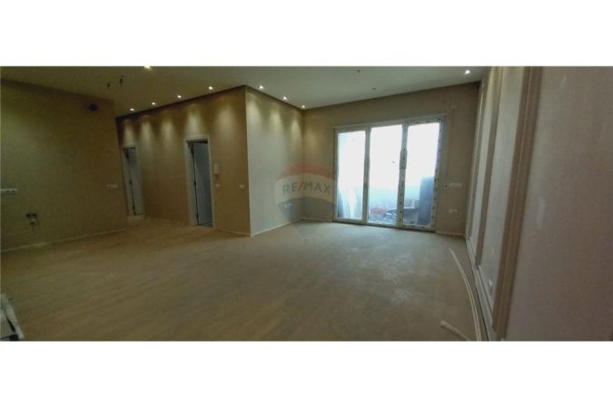Tirane, jepet me qera ambjent biznesi Kati 3, 110 m² 550 € (Aleksander Moisiu Kinostudio)