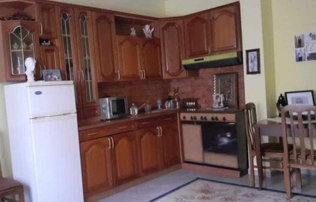 Tirane, jepet me qera apartament 5+1+BLK 250 m² 900 Euro (freskut)