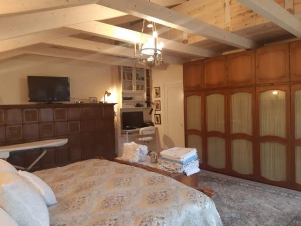 Tirane, jepet me qera Vile 2+1 Kati 1, 120 m² 2.000 Euro (surrel)