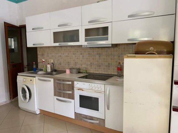 Tirane, jepet me qera garsonier 1+1 Kati 1, 30 m² 200 Euro (qemal butka)