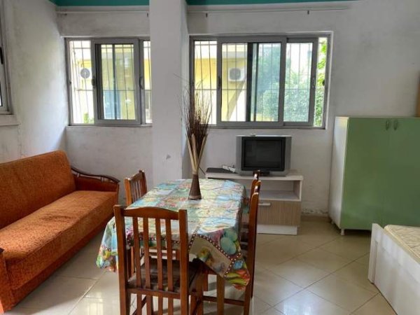 Tirane, jepet me qera garsonier 1+1 Kati 1, 30 m² 200 Euro (qemal butka)