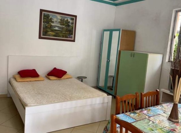 Tirane, jepet me qera apartament 1+1 Kati 1, 40 m² 200 Euro (selite)