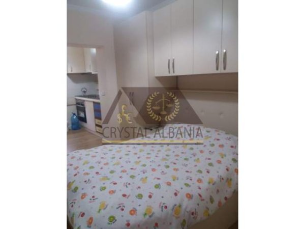 Tirane, jepet me qera garsonier Kati 5, 25 m² 300 Euro (bulevardi zogu i pare)