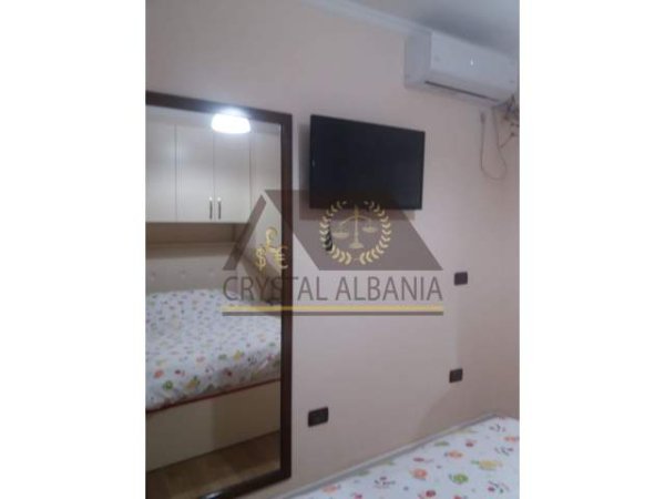 Tirane, jepet me qera garsonier Kati 5, 25 m² 300 Euro (bulevardi zogu i pare)