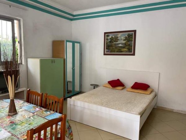 Tirane, jepet me qera garsonier 1+1 Kati 1, 30 m² 200 Euro (qemal butka)
