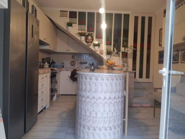 Tirane, jepet me qera Vile 3+1+BLK Kati 2, 120 m² 2.000 Euro (surrel)
