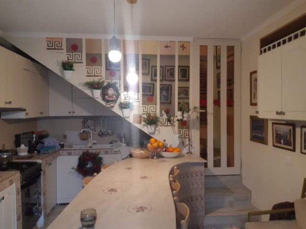 Tirane, jepet me qera Vile 3+1+BLK Kati 2, 120 m² 2.000 Euro (surrel)