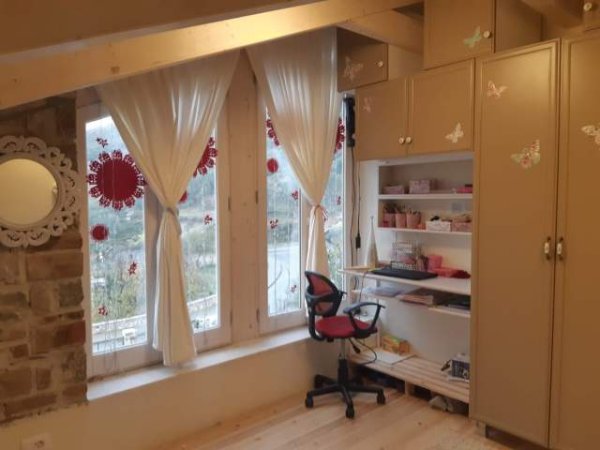 Tirane, jepet me qera Vile 3+1+BLK Kati 2, 120 m² 2.000 Euro (surrel)