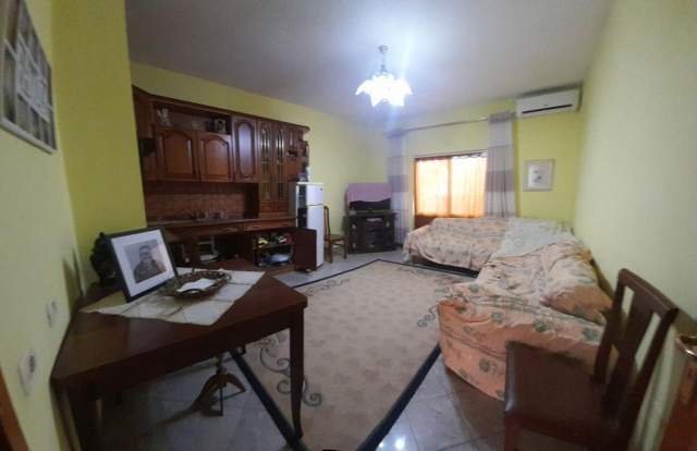 Tirane, jepet me qera Vile 3+1+BLK Kati 3, 250 m² 900 Euro (sotir caci)