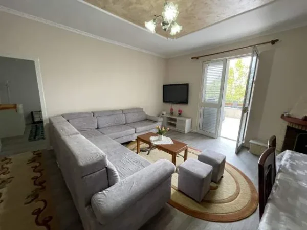 Tirane, jepet me qera apartament 2+1+BLK Kati 2, 130 m² 500 Euro (Rruga Tirane-Elbasan)