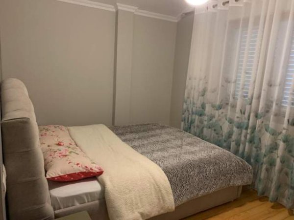 Tirane, jepet me qera apartament 4+1+BLK Kati 4, 140 m² 1.000 Euro (kavajes)