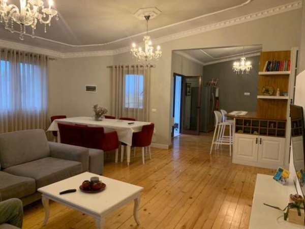 Tirane, jepet me qera apartament 4+1+BLK Kati 4, 140 m² 1.000 Euro (kavajes)