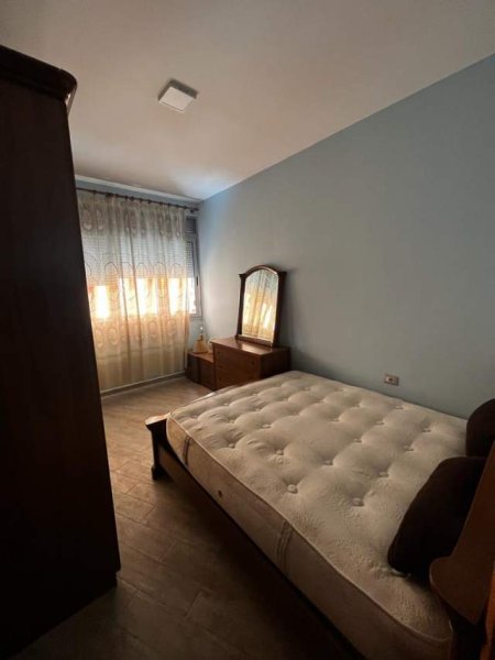 Tirane, jepet me qera apartament 3+1+BLK Kati 2, 109 m² 600 Euro (Zogu i Zi)