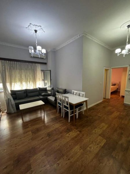 Tirane, jepet me qera apartament 3+1+BLK Kati 2, 109 m² 700 Euro (Zogu i Zi)