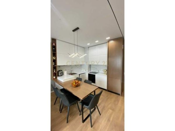 Tirane, Jepet me Qira Apartament 2+1 Kati 6, 500 Euro (Pediatria)