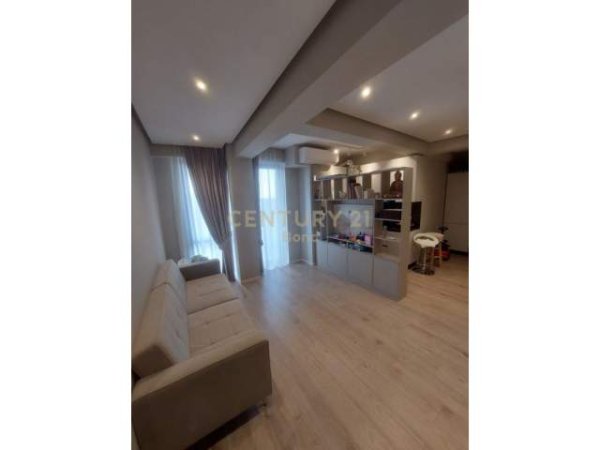 Tirane, shes apartament 109.000 Euro