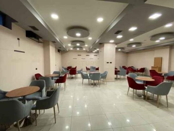 Tirane, jap me qera ambjent biznesi Kati -1, 251 m² 1.500 Euro (9 katshet)