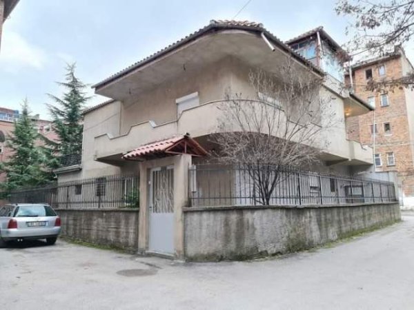 Korce, shitet shtepi 2 Katshe Kati 2, 390 m² 210.000 Euro