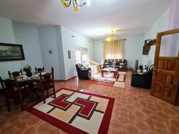 Korce, shitet shtepi 2 Katshe Kati 2, 390 m² 210.000 Euro