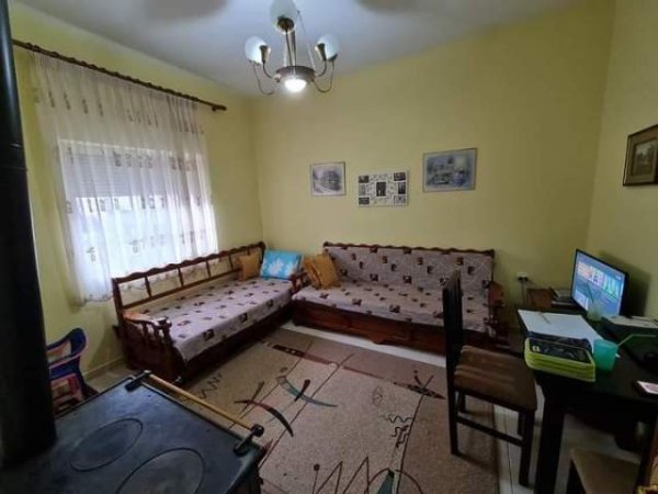 Korce, shitet shtepi 2 Katshe Kati 2, 390 m² 210.000 Euro