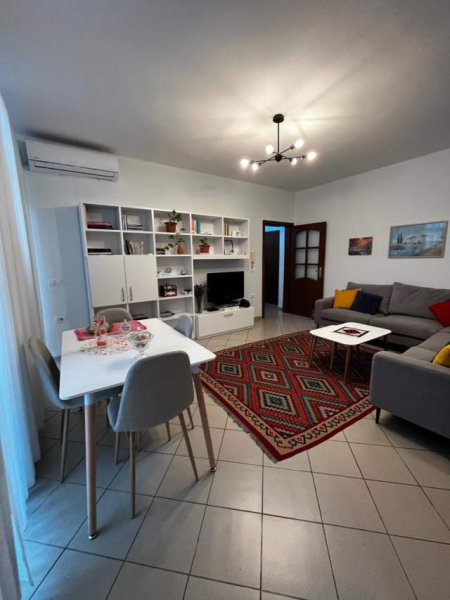 Tirane, jepet me qera apartament 2+1+BLK Kati 8, 86 m² 500 Euro (Mbrapa Deliorgjit)