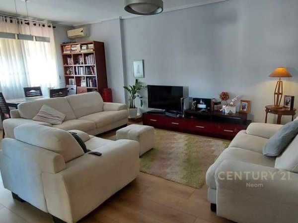 Tirane, jepet me qera apartament 700 Euro (vasil shanto)