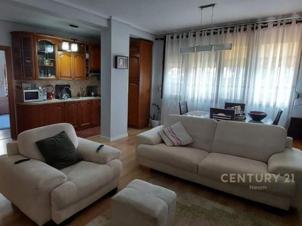 Tirane, jepet me qera apartament 700 Euro (vasil shanto)