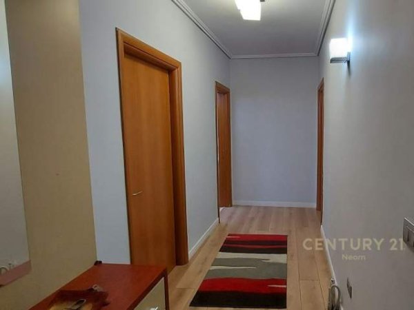 Tirane, jepet me qera apartament 700 Euro (vasil shanto)