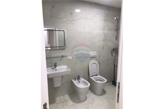 Tirane, jepet me qera apartament 2+1 Kati 5, 80 m² 500 Euro (DON BODKO)