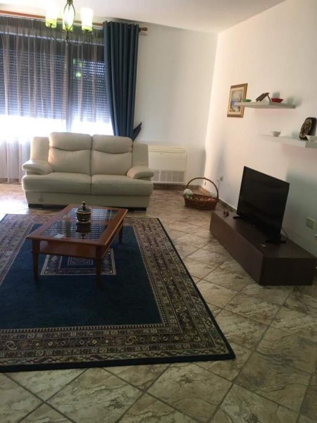 Apartament 3+1 me qira, Rr. “Barrikadave”, Qender, Tirane!!