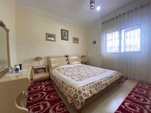 Tirane, jepet me qera apartament 400 Euro