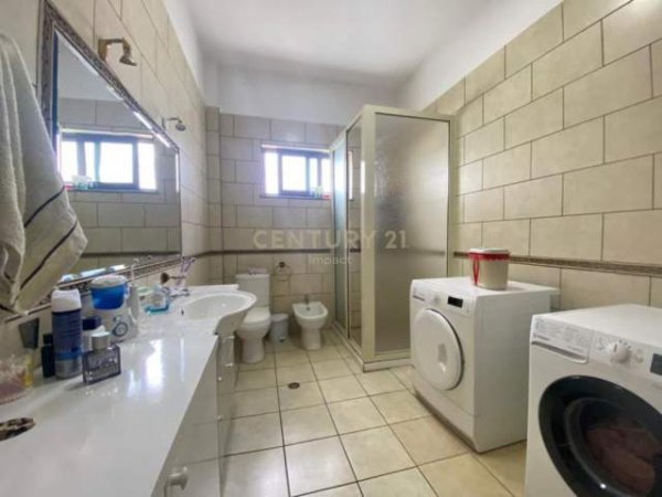 Tirane, jepet me qera apartament 400 Euro