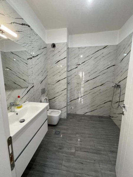Tirane, jepet me qera apartament 1+1+BLK Kati 2, 72 m² 500 Euro (rruga kavajes)