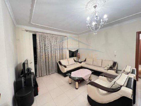 Tirane, jepet me qera apartament 2+1+BLK Kati 5, 115 m² 480 Euro (kodra e diellit)
